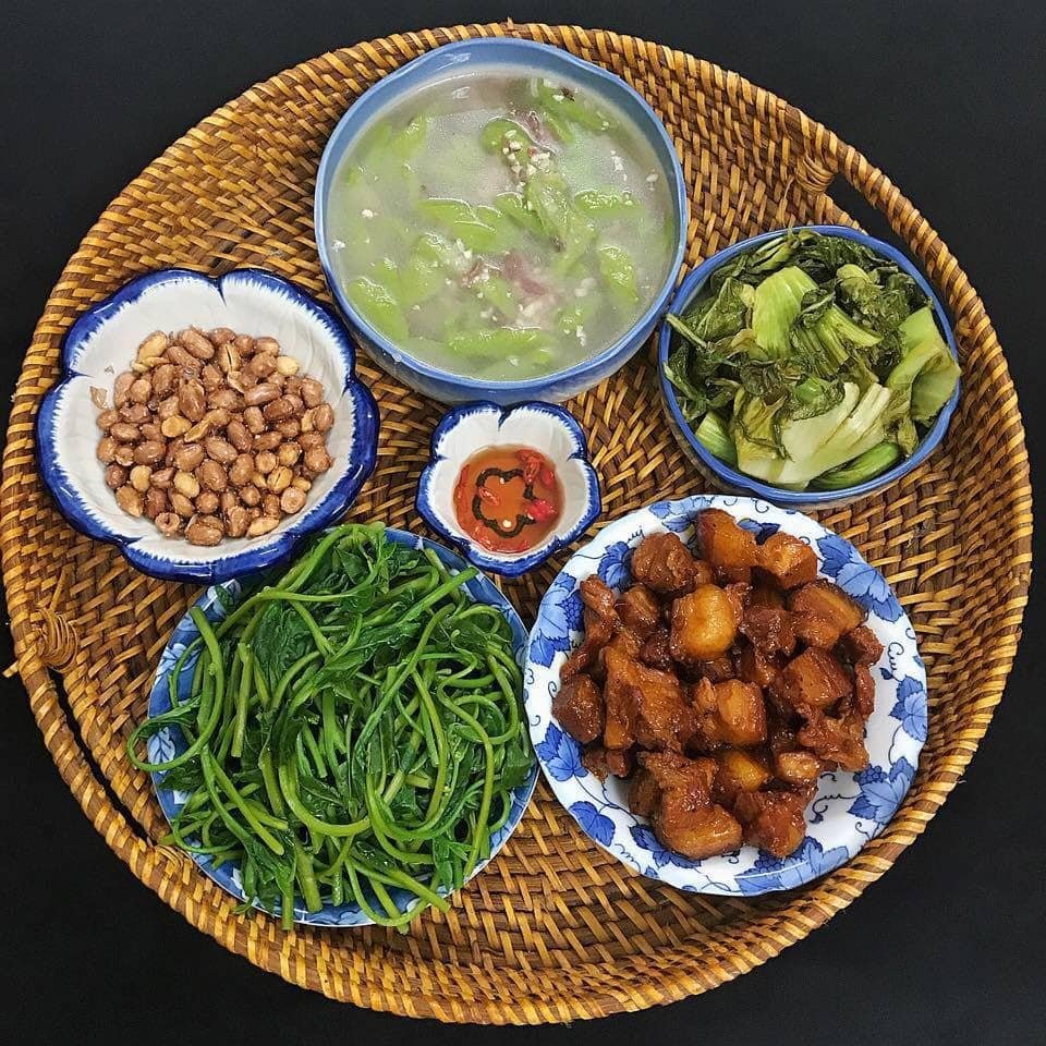 otis_call's tweet photo. 🍀 Luffa soup with peanuts

🍀 Braised meat

🍀 Boiled morning glory dipped in fish sauce

🍀 Pickled sauerkraut

🍀 Roasted peanuts with salt

#cooking #easycooking #foodie #food #cook #X #earnX https://t.co/wkrZQ8UnJ2