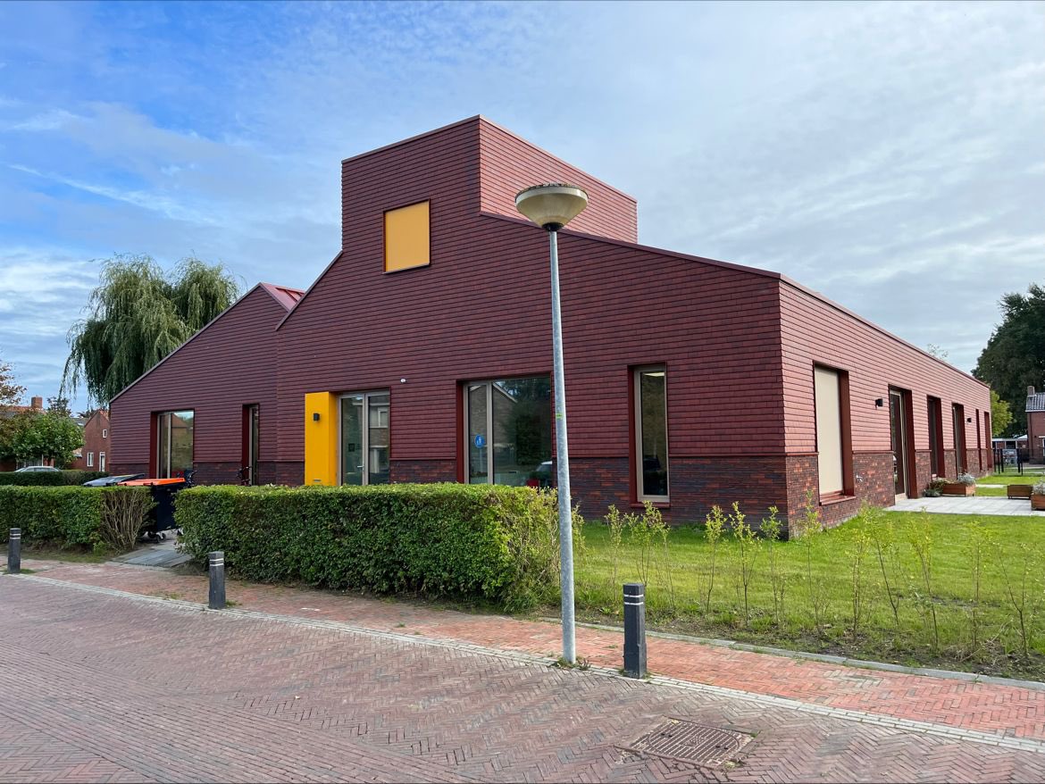Feestelijke opening van Kindcentrum Usquert <a href="/HetHogeland/">Gemeente Het Hogeland</a>. Aanwinst voor het dorp met luxe, duurzame, aardbevingsbestendige dorpsschool #obsdenoordster waar de kinderen plezierig en veilig naar school kunnen. Mede mogelijk gemaakt door <a href="/vanwijnengroep/">Van Wijnen</a> en partners