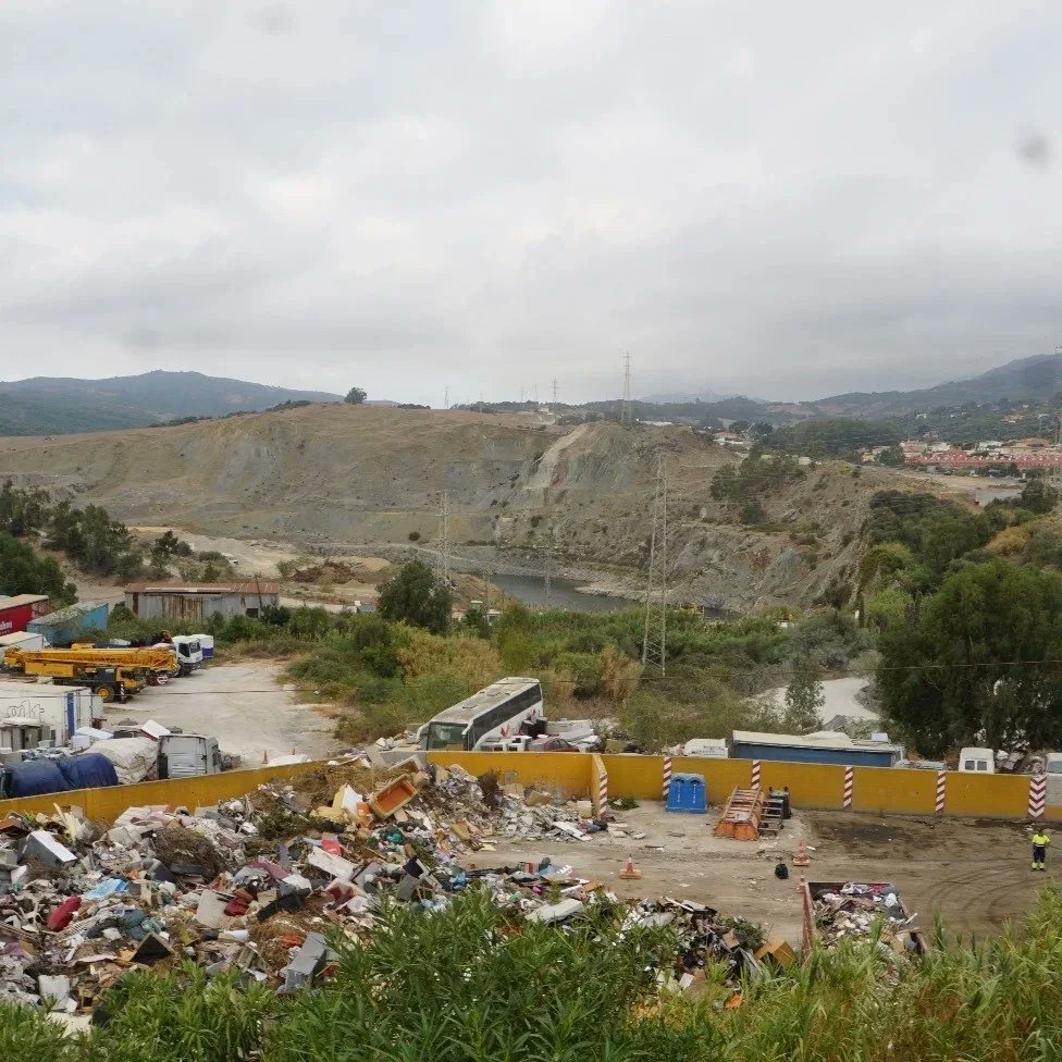 Pedimos que se investigue la gestión del 'punto límpio' de Los Guijos, Algeciras. 
#basuras 
#basurasmarinas 
#verdemar 
#verdemarecologistasenaccion 
#verdemarecologistas