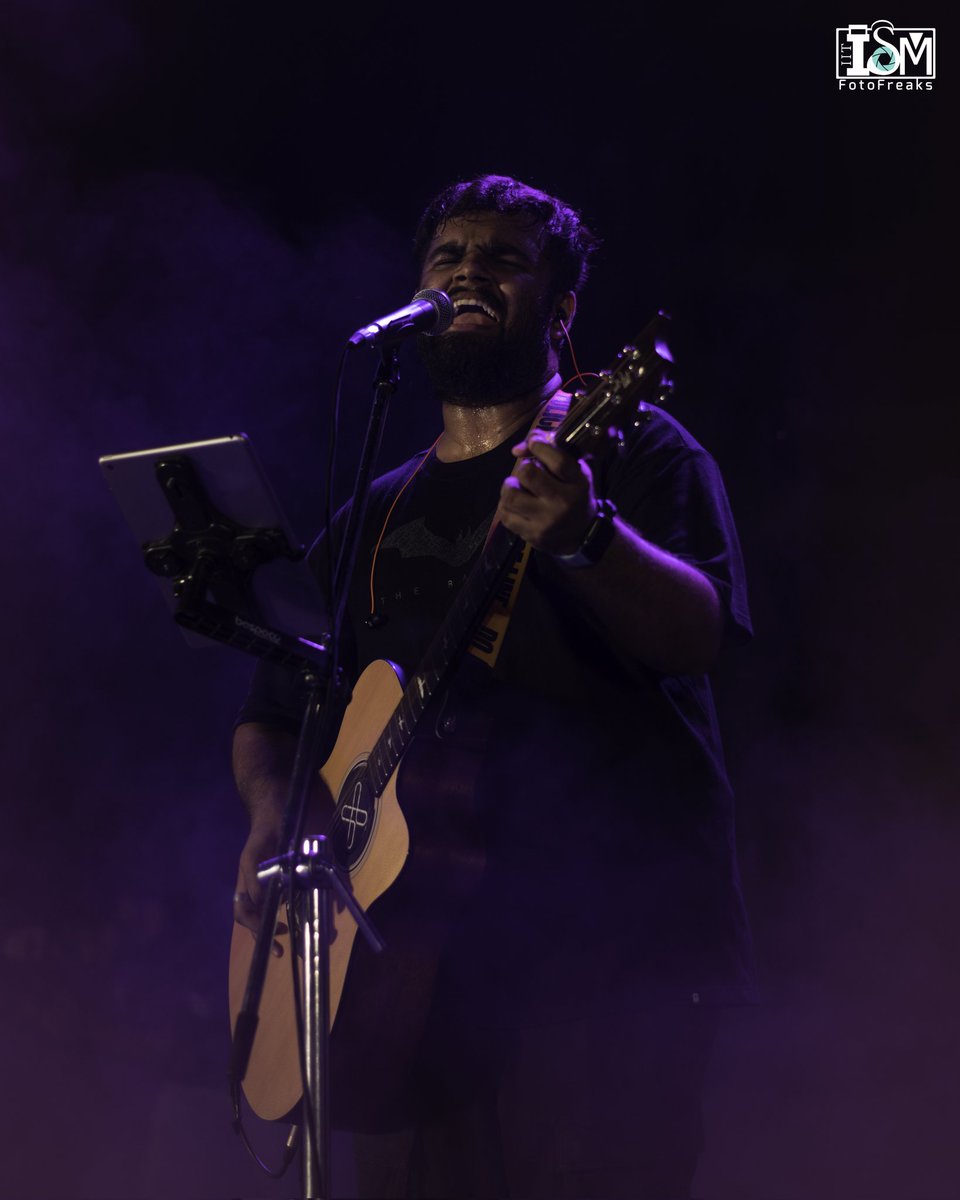 IITISM_DHANBAD's tweet photo. A glimpse of an entrancing Band Night ft. @arya_salvi ✨ through the creative lens of #FotoFreaks - The Photography Club Of IIT - ISM 📸 for #Concetto @IITISM_DHANBAD 💫

#bandnight #techfest #photography https://t.co/QZJDWvgjda