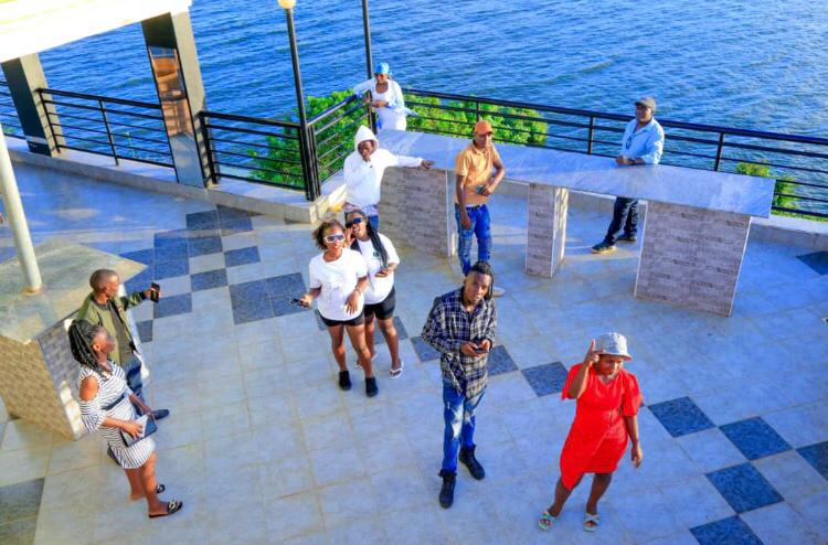 skybeachentebbe's tweet photo. Book with us at @skybeachhotel for affordable accommodation, conference rooms for meetings, retreats and work shops while enjoying the cool breeze and the cool view of #lakevictoria
For bookings; 0777080669 / 0701043925
#Entebbehotels https://t.co/eduPVjY6eq