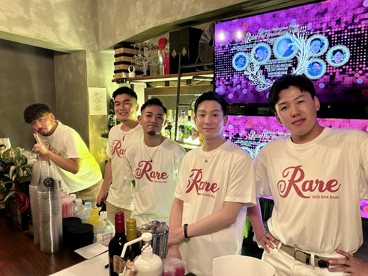 HASH TAG当日の営業について
ノーチャージでキャッシュオン制とさせて頂きます！(キープボトルはお出し出来ません)
ちなみに会場への入場受付も出来ますので、ぜひご利用ください😆
皆で楽しい1日にしましょう！
通常通り21時オープンです、よろしくお願いします！
ママは女装、店子さん全員出勤です🫡