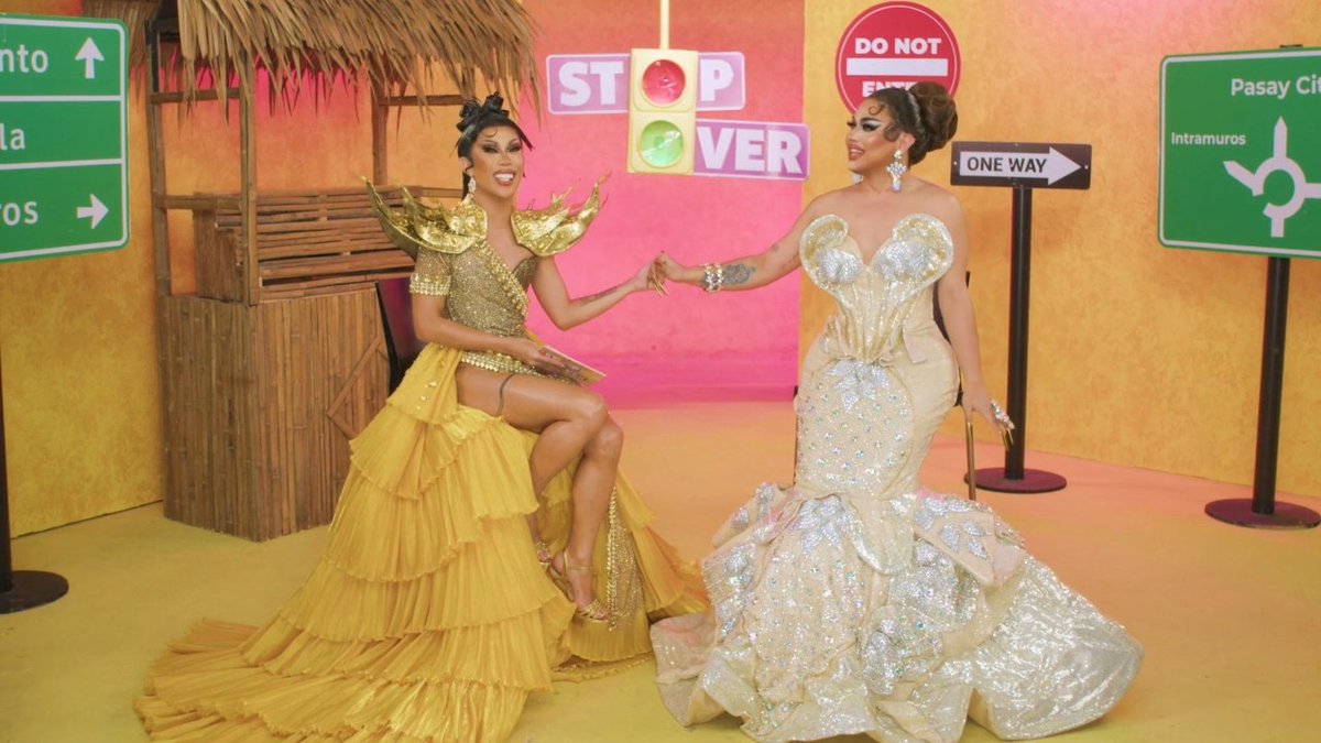 XOM4RINA's tweet photo. ganyan naman kayong dalawa alam na alam niyo pano ako kunin eh #TheStopOver
@marinaxsummers @PreciousPaulaN https://t.co/gyciOfH8q8