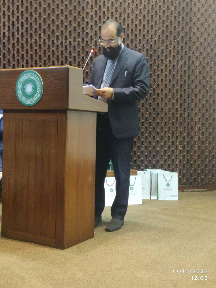 Our Session Chair Dr Naveed Babar Dean Allied Health Sciences Superior University wrapping up the panel ! 
His key insights were :
- We need more and more interprofessional collaboration
- We need one industry solution
- Enhance research and credentialing for practice and EBC !