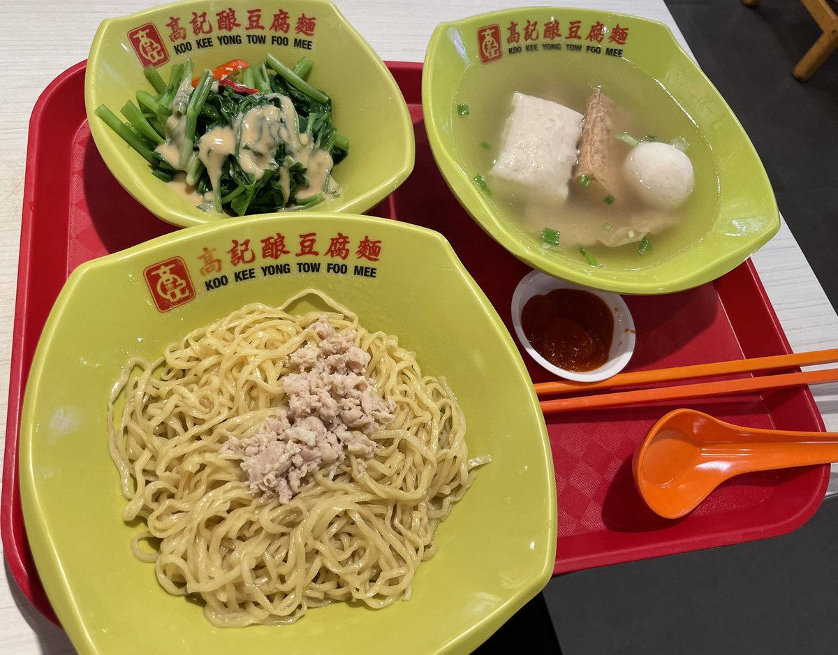 osozaki_osushi's tweet photo. たまには皿飯じゃない昼食。
シンガポールにはこういうつけ麺スタイルのセットもよく売ってます。ドリンクついてSG$8.80。
#tangs #singapore https://t.co/2chIhndTOx