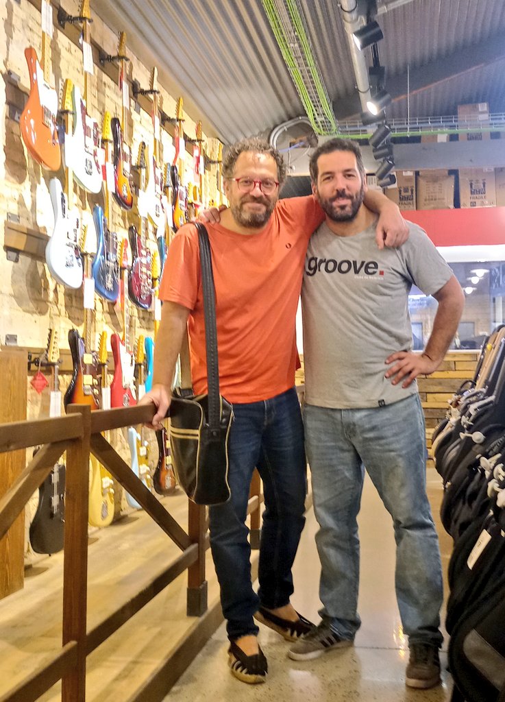 Visita fugaç del sempre nostre bateria i amic.
Els millors regals no costen diners. Tot i que ell viu en el brexit.
Gracias por este regalo, querido Edu Neto.
📸 Uma Carós