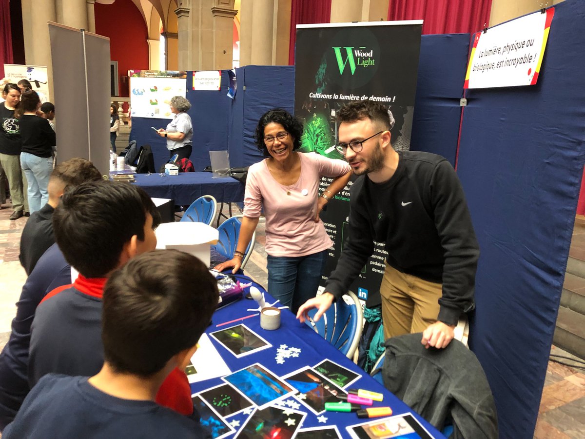 SasWoodlight's tweet photo. Ce weekend, nous sommes à la Fête de la Science à Strasbourg ! 🤩

Nous présentons « la lumière physique ou biologique est incroyable » 🎇 à toutes celles et ceux qui veulent en savoir plus !

@CNRS
@fetescience
#photonique #lumière #science #fetescience https://t.co/leSmwEVlMe