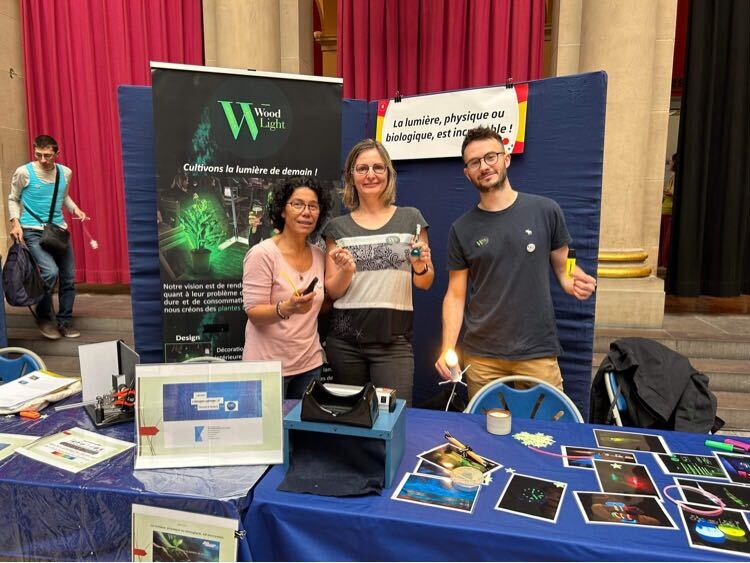 SasWoodlight's tweet photo. Ce weekend, nous sommes à la Fête de la Science à Strasbourg ! 🤩

Nous présentons « la lumière physique ou biologique est incroyable » 🎇 à toutes celles et ceux qui veulent en savoir plus !

@CNRS
@fetescience
#photonique #lumière #science #fetescience https://t.co/leSmwEVlMe