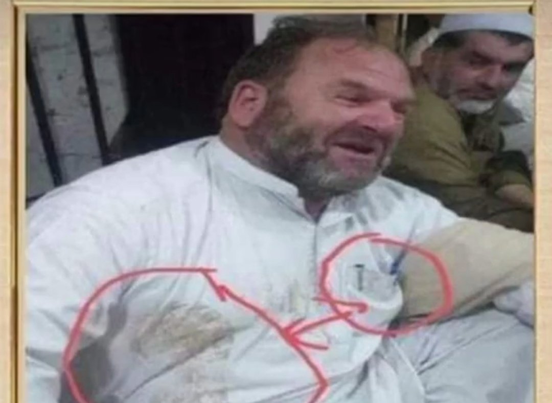 صرف 4سال سینیٹ کا ممبر رہنے والا ہر مہینے لاکھوں پنشن کا حقدار اور 30 سال تک سروس دینے والا استاد ٹھڈے کھاکر خالی ہاتھ بےعزت ھوکر گھر لوٹے گا 
جو معاشرہ اپنے اساتذہ کی عزت نیہں کرتا تباہ وبرباد ھوجاتا ھے 😡 😢
