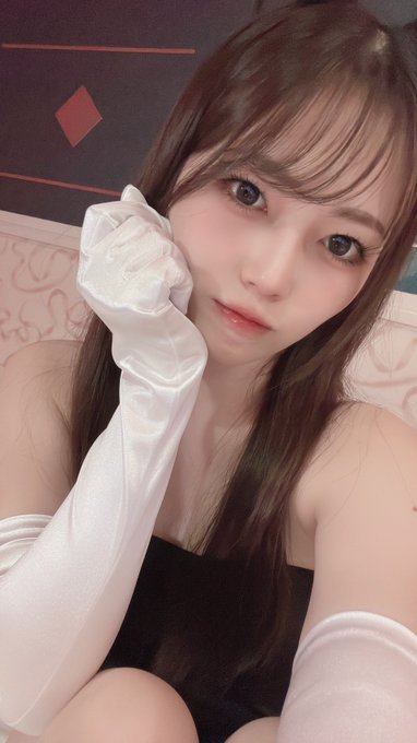 欲しい物リストから高級サテングローブのプレゼントを頂きました！  撮影済みですが手袋モノが続いているのでもうしばらくお待ち下さいませ🙏  「こういうアイテム使って動画撮って！」 という方はお教えいただければ欲しい物リストに追加いたしますので、ご協力よろしくお願いします！  by編集者