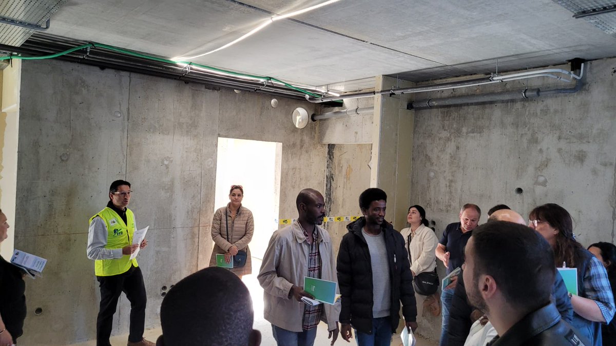 Christelle1701's tweet photo. 🏗️ Les métiers du #bâtiment et des travaux publics recrutent #AvecPôleEmploi et ses partenaires 📣Hier visite de chantier pour un groupe @poleemploi @missionlocale #nevers par la @FFB_BFC
🙏 @FFBatiment #TousMobilisés
@YvesHutin @jmorin_bfc https://t.co/whDPHE9TrN