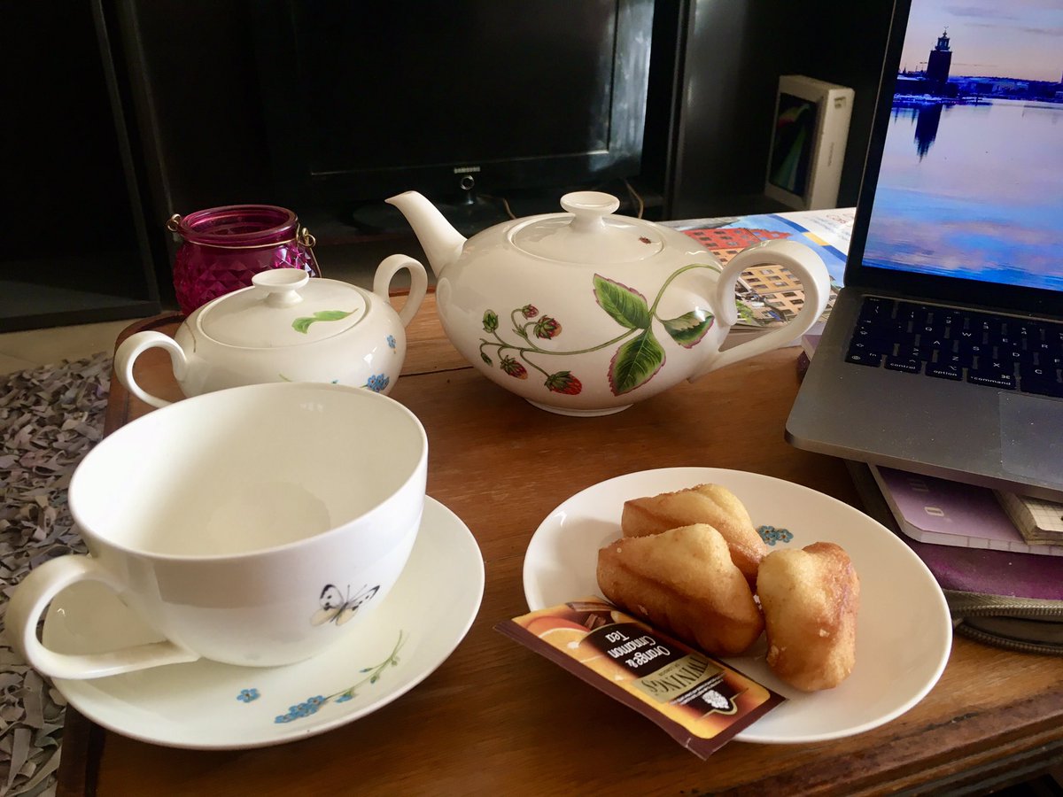 LexieVillanelle's tweet image. #SaturdayMorning #Weekend #ReadyToWork #SmartWorking #TeaAndMadeleines 💻🫖☕️🥧