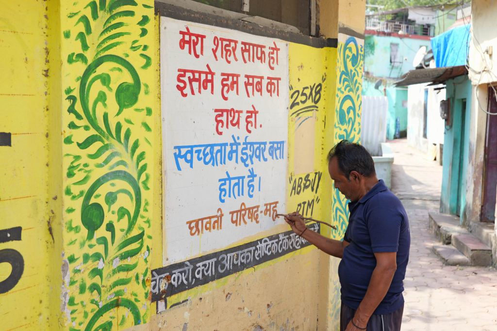 Cantboard_Mhow's tweet photo. Slogan Painting on conservancy vehicle and painting on PGL walls in Mhow Cantonment.
#SwachhBharat
#pddecc
#SpecialCampaign3 https://t.co/Fs0jy5xfhL