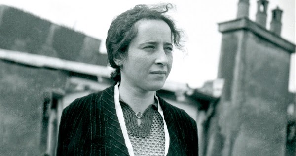 eledututor's tweet photo. Un día como hoy de 1906 nacía Hannah Arendt. Me gusta su idea de que no es posible eliminar de la vida el esfuerzo y el sufrimiento porque ambos forman parte de la condición humana; son los modos en que la vida se deja sentir. Una "vida fácil" sería una vida sin vida. https://t.co/ObLOEYKkxu