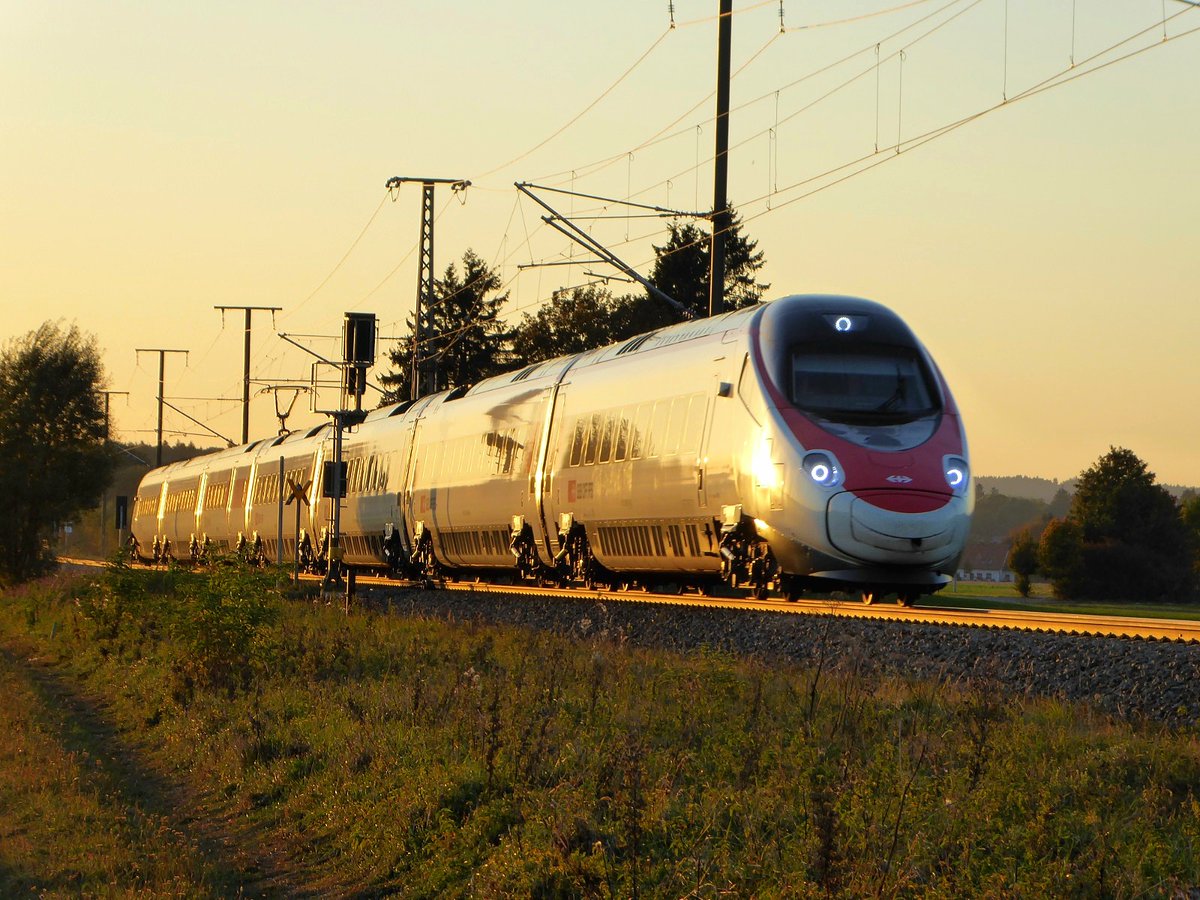 218_493's tweet photo. Ein #Etr610 im Sonnenuntergang
#Trainspotting https://t.co/OOt976V3P2