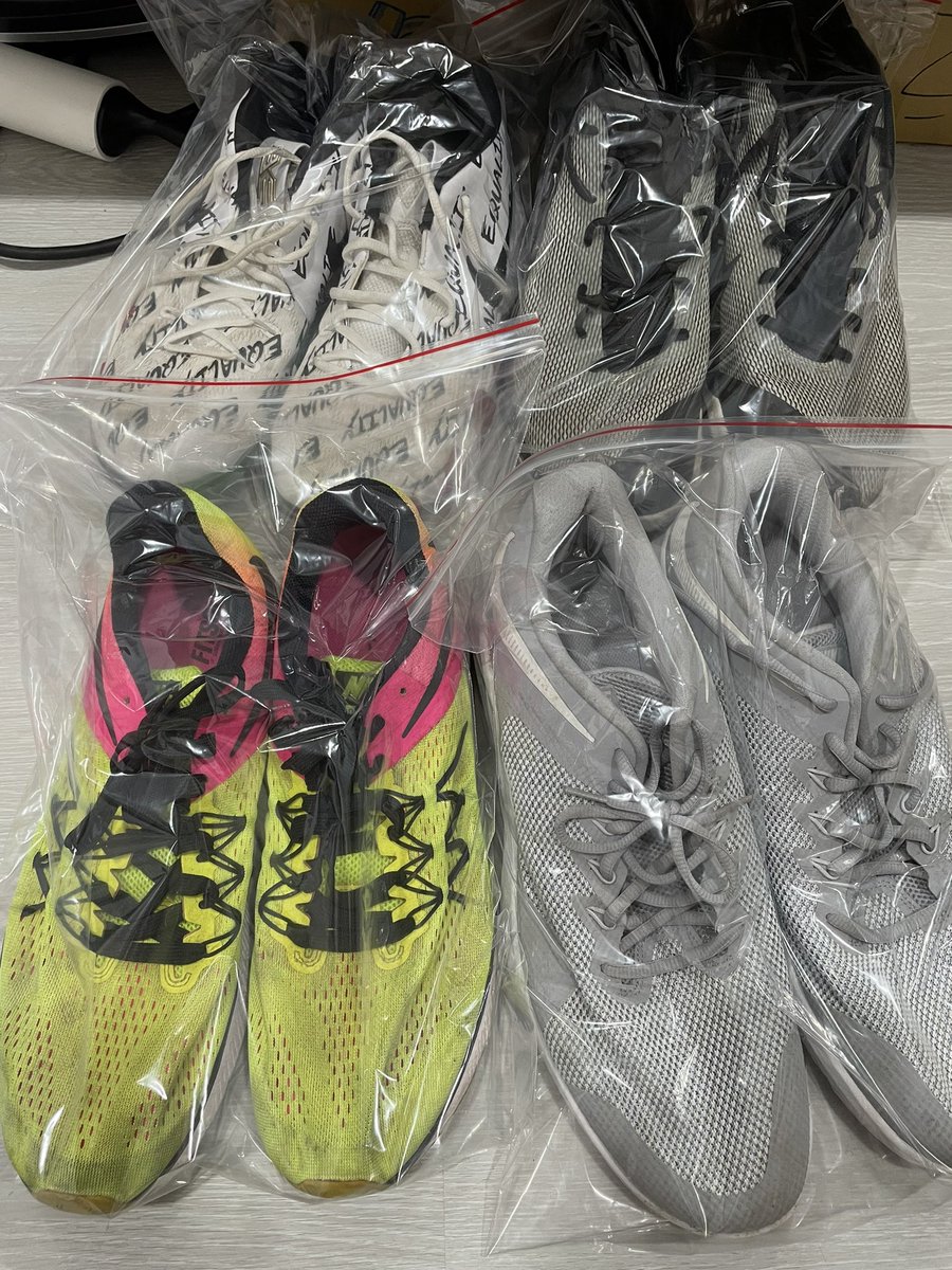 Hugo666's tweet photo. 又進貨一波淘汰的球鞋 運動鞋囉
有喜歡的歡迎詢問
帶兩雙甚至更多 一定可以算便宜
最低一雙只要300元❤️
歡迎帶回去變罐罐🥹

結帳twohandshoe清單在 #Carousell: https://t.co/4dh22rUqoH

有問題歡迎私訊喔🎉 https://t.co/7bmTZBkAht