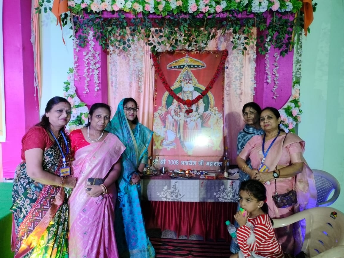 SoniaAg89404452's tweet photo. Attended the Anand Mela function organised on occasion of  #MaharajAgrasenJayanti with Hon'ble M.P.Kalahandi Sri #BasantPanda ji at Khariar Road Agrasen bhawan.
#BJP4India
#BJP4Odisha
#Agrawalsamaj https://t.co/yVJHSrRr5X