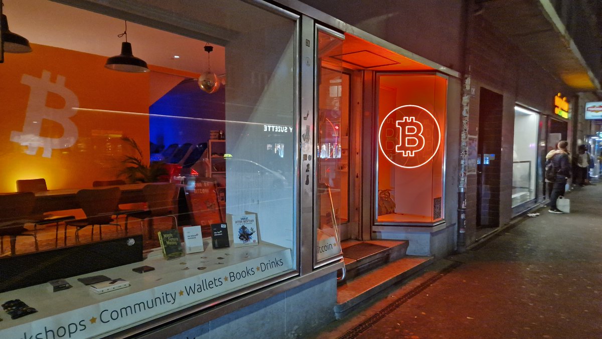 house_satoshi's tweet photo. Zurich's most colorful and varied district by day, nightlife hotspot by night. And right in the heart of this world-famous district, you'll find the first #Bitcoin store in Switzerland 🇨🇭📷
#Zurich #BitcoinInSwitzerland #ThinkBitcoin https://t.co/siV1kSOVaS
