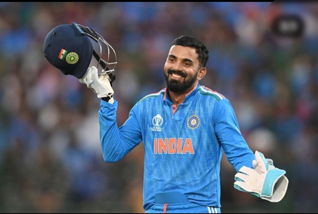 SMahrwal's tweet photo. Bharat 🇮🇳 
@klrahul Bro 😎❣️
#INDvsPAK #ICCCricketWorldCup23 https://t.co/nWhQZibcNm