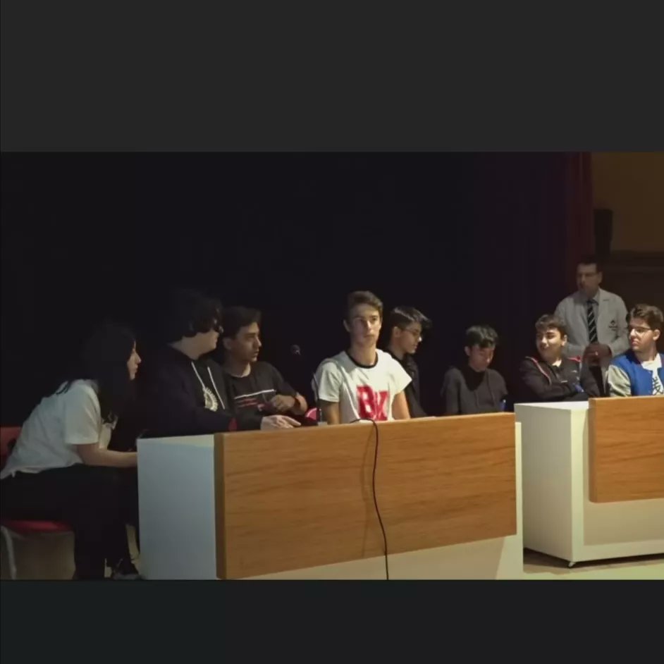 Çanakkale Bahçeşehir Koleji Fen ve Anadolu lisesi arası Yabancı Diller Bölümü olarak yapmış olduğumuz İngilizce, Almanca, ve genel kültür bilgi yarışmamızda 11 A fen sınıfımız 1.olmuştur.30 sorunun olduğu yarışmada öğrencilerimiz 60 dakika boyunca  mücadele etti.
@VahapIk3