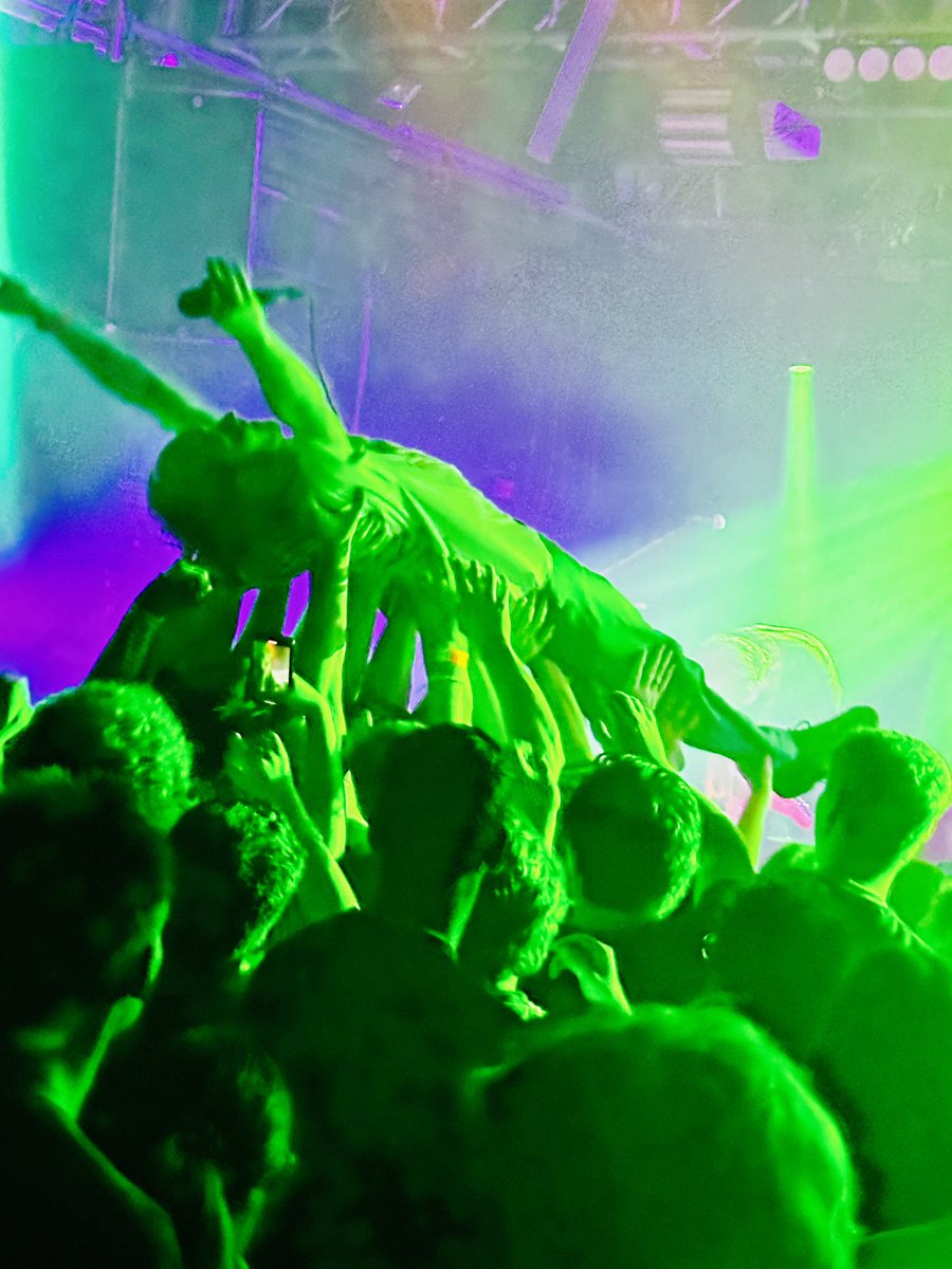 cobbler1000's tweet photo. @SarpaSalpaMusic emotional scenes at farewell gig @roadmender - and #marcusmarooth crowd surfs https://t.co/KncRPJDox4