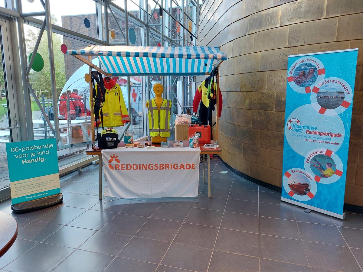 VlaardingseRB's tweet photo. De veiligheidsmarkt in @gemeente Maassluis is er klaar voor.
Diverse veiligheidsdiensten presenteren zich met stands en voer- en vaartuigen.
U komt toch ook naar 1 van de veiligheidsdagen. https://t.co/zFBlcpDCbZ