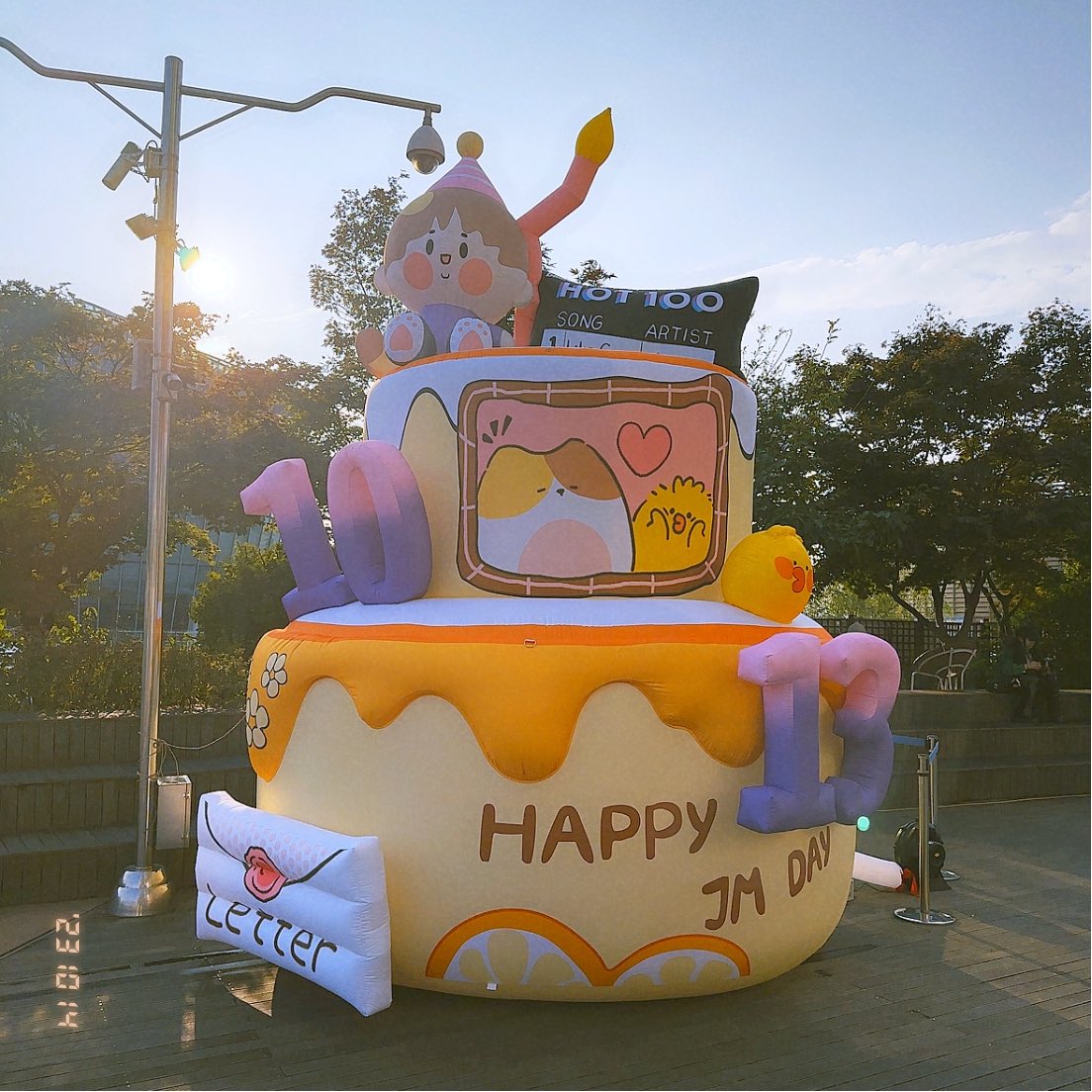 _justforJIMIN's tweet photo. 용산에서 삼계탕 먹고 산책겸 소화겸 지민이 구경가기

#HAPPYJIMINSEOM
#ARTEMISJIMINDAY https://t.co/VO051gCwFY