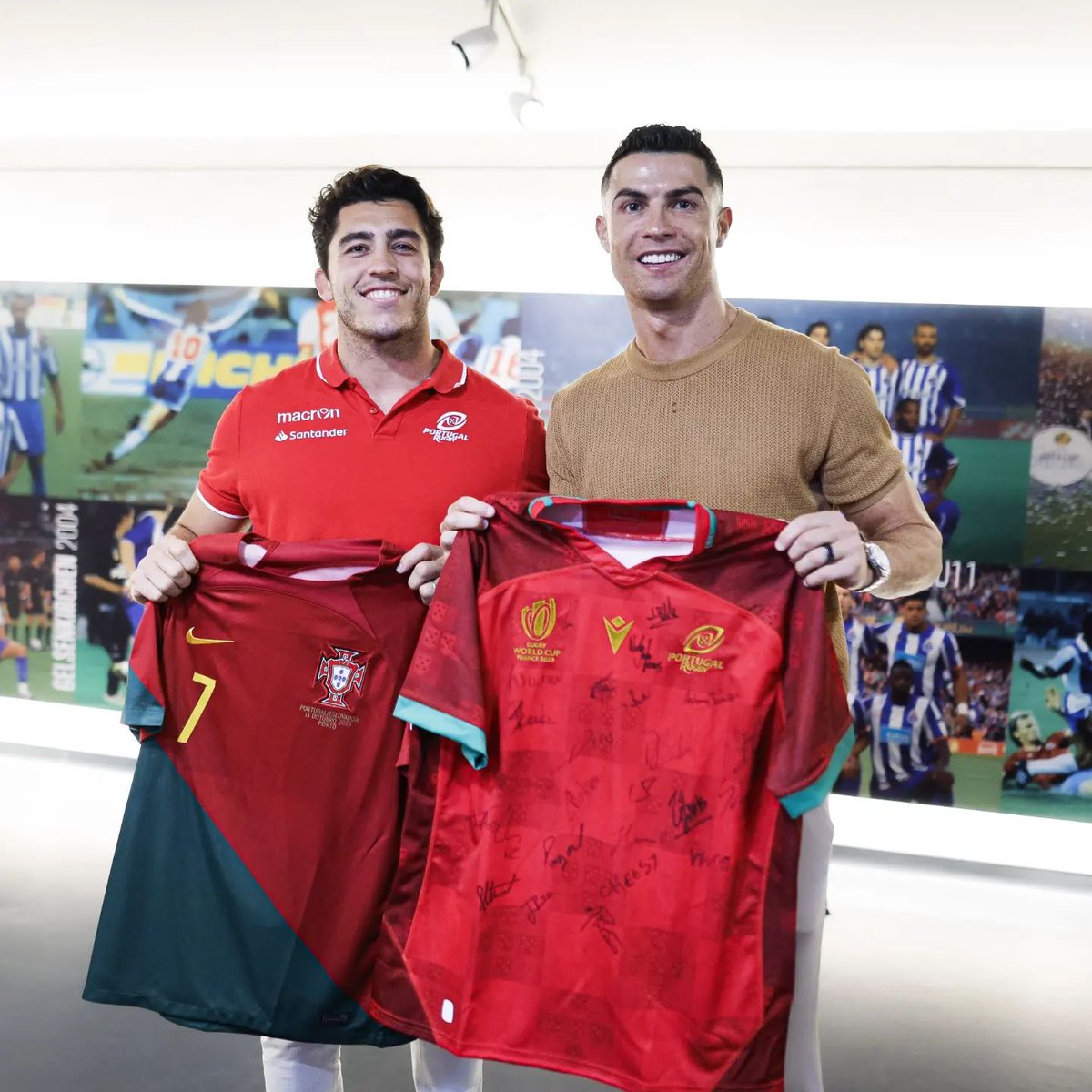 rugbyworldcup's tweet photo. Appleton 🤝 Ronaldo

Just two Portugal captains swapping shirts

📸 @PortugalRugby | #RWC2023 https://t.co/Yzkq8Y3Spr