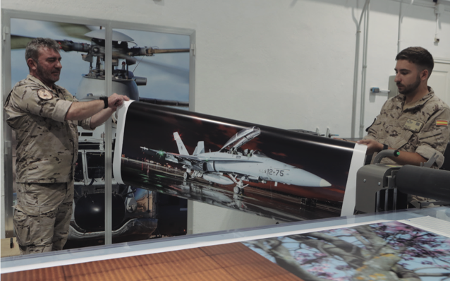 Defensagob's tweet image. #BuenosDías
El Centro Cartográfico y Fotográfico #CECAF del @EjercitoAire contribuye desde 1979 a garantizar la seguridad de la navegación aérea ✈️🗺️. La cartografía, fotografía aérea y la inspección y calibración de las radioayudas son algunas de sus labores destacadas. Te lo