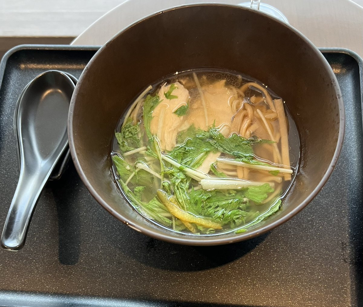 Merrang3's tweet image. まだ帰れないんだな、しかし

#FirstclassLounge
#JAL
#羽田空港