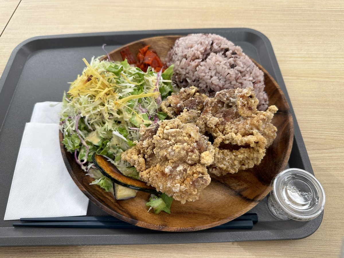 Sasamaru1015's tweet photo. 最近の週末恒例サウナ🧖‍♀️
兵庫尼崎の、湯の華廊へgo✨
先日別施設で岩盤浴は体験したものの
サウナの方が私には合っている気がするので、お風呂とサウナのみのコースで３セット😆
最近ハマっている塩サウナも体験して
湯上がりにサイ���ーを飲み
サ飯は近くの近所の別場所で
SHIMAUMA BURGERにて😍 https://t.co/6hL1JX8yje