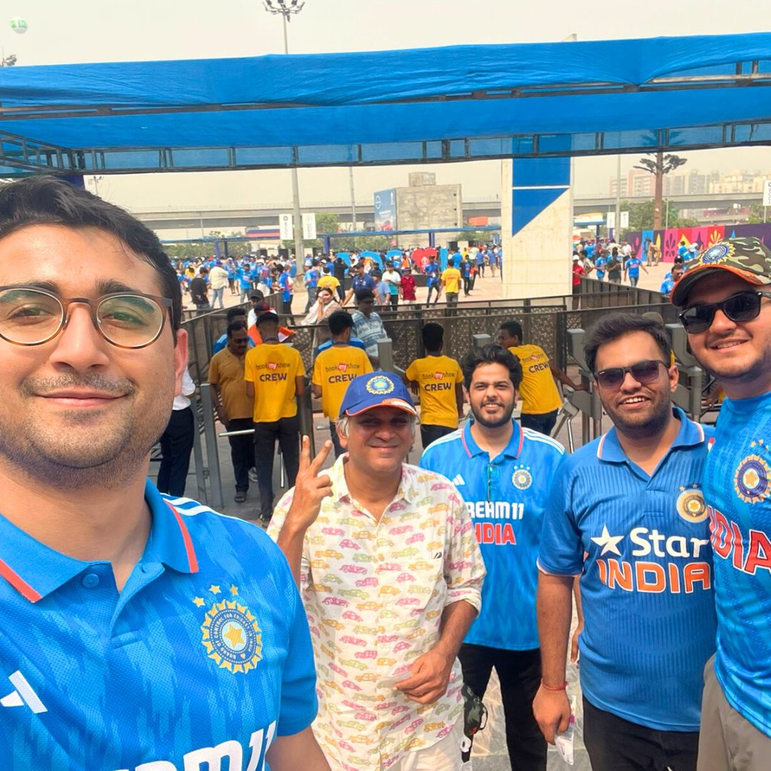 #TeamKalaari at the India vs Pakistan Cricket World Cup 2023, at Narendra Modi Stadium! 🏏 Life at Kalaari means you are among the 100K+ people watching it live :) #LifeAtKalaari #Cricket #INDvsPAK #CWC23