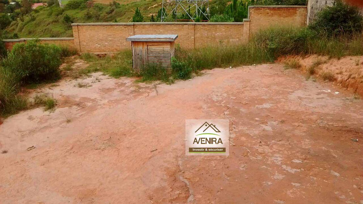AveniraMada's tweet photo. #aveniraimmobiliermada met en vente un très beau terrain sis à #Ambatobe #Ilafy, dans un quartier résidentiel, apaisant et en plein développement
▶️ Prêt à bâtir
▶️ Routes intérieures du site en pavés
▶️ Superficie : 530m²
▶️ clôturé avec portail métallique https://t.co/PSQjgNOL0O