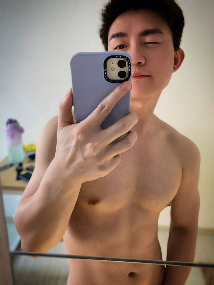 要拍出好身材，角度灯光非常重要‼️

IG: instagram.com/chrisywai?igsh…