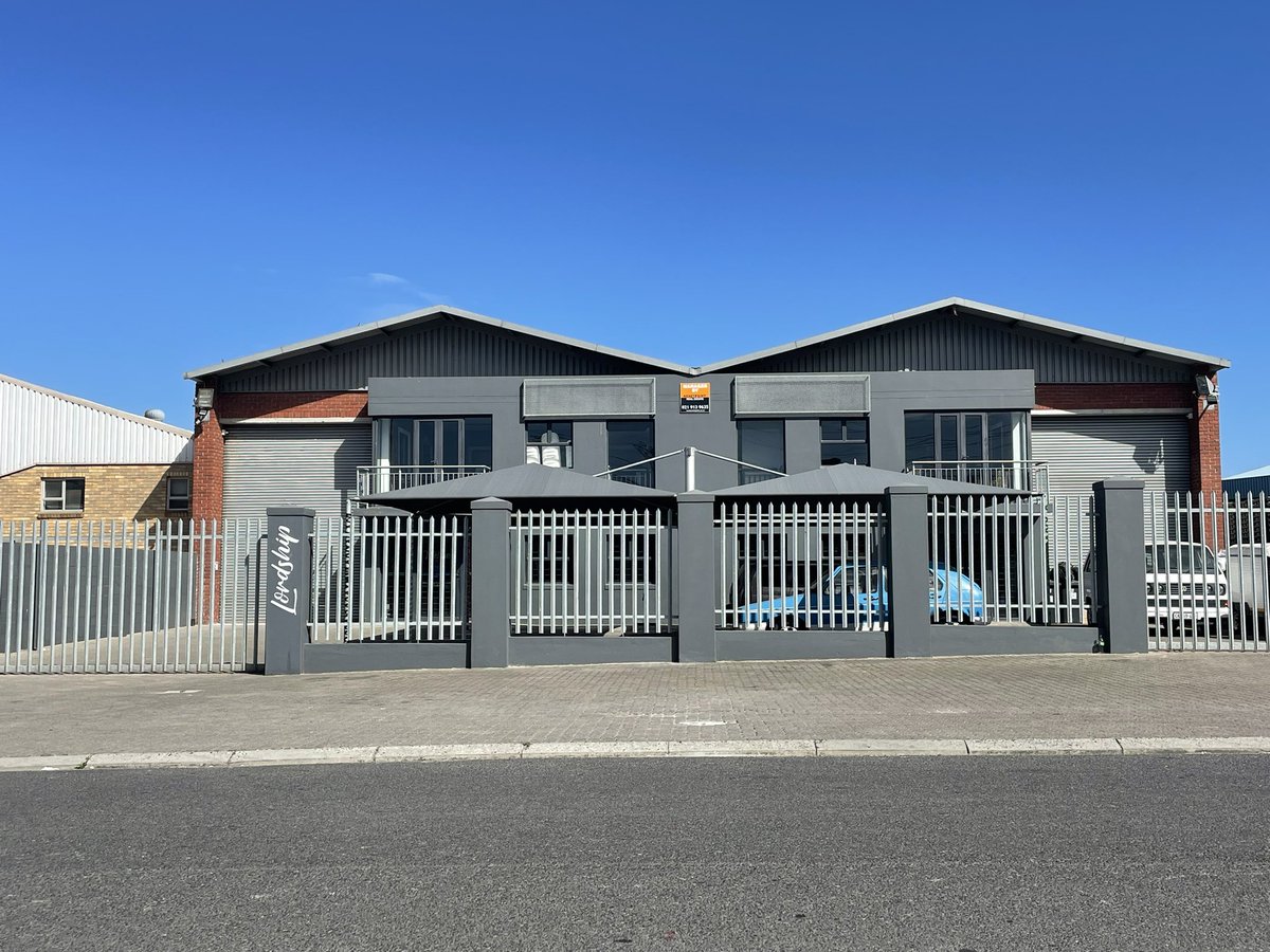 musicexchange's tweet image. Workshop now with @scm_academy in #kuilsriver @guy_redman2