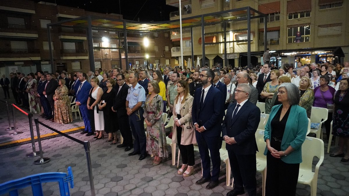 AytoLosAlczares's tweet photo. ✅ El Ayuntamiento de Los Alcázares ha considerado este año otorgar el 𝗽𝗿𝗲𝗺𝗶𝗼 𝗔𝗹-𝗞𝗮𝘇𝗮𝗿 a Andrés Hernández Ros, el primer presidente de la Comunidad Autónoma de la Región de Murcia y firmante del decreto que declaró la independencia de Los Alcázares hace 40 años. https://t.co/qBpvscLbNu
