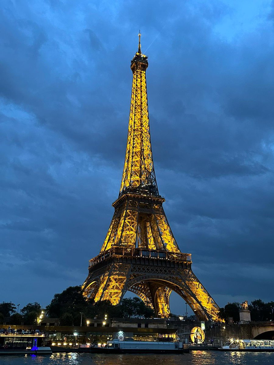 Just rushing around Paris yesterday chatting to rugby people….