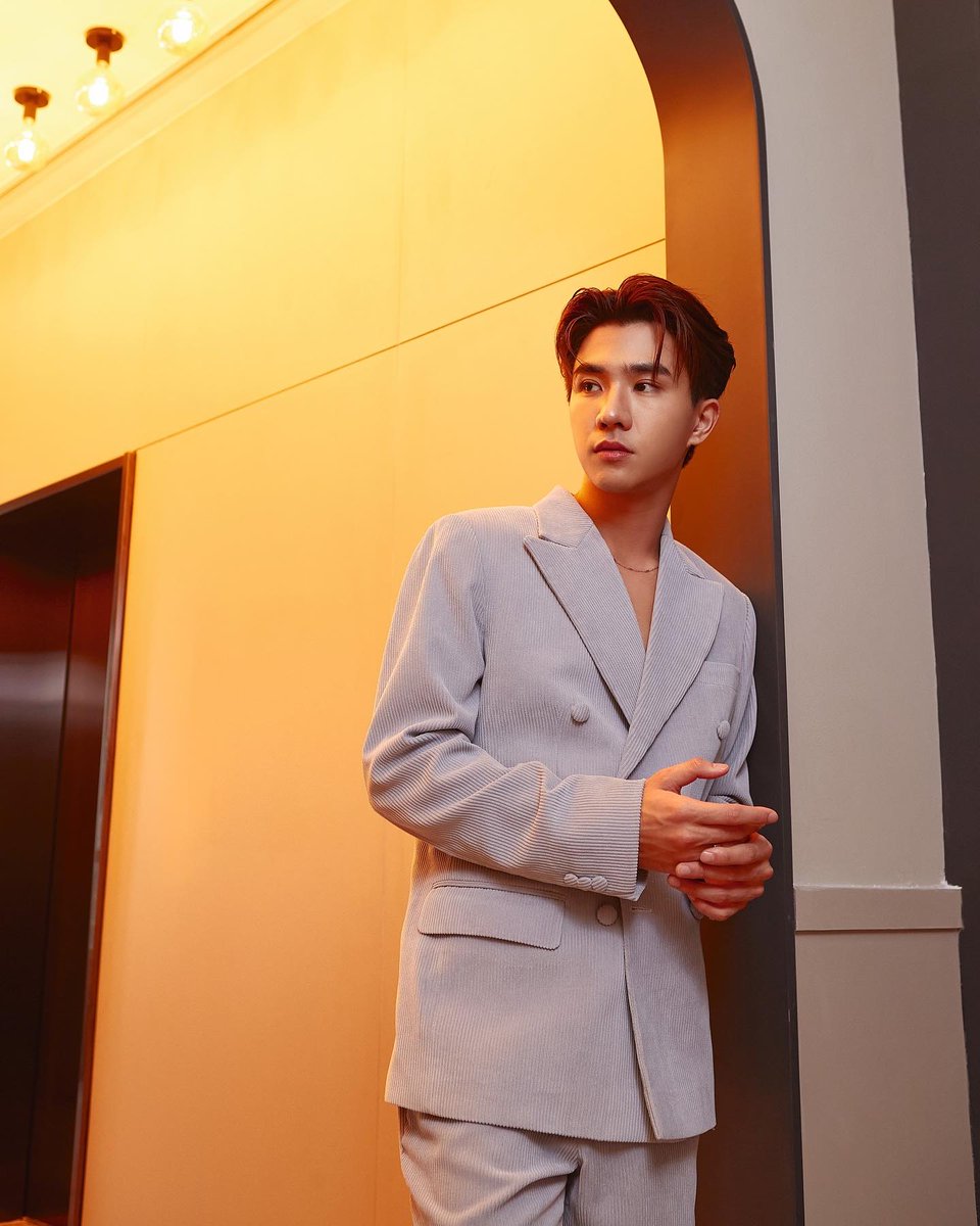 dreamer_j23's tweet photo. 🥰🖤💛
231014 IG : donking______
#PerthTanapon #KDPPE
#ChimonWachirawit
#PerthChimon #เพิร์ธชิม่อน
#HugmagxPerthChimon https://t.co/EeYBNOkUDR