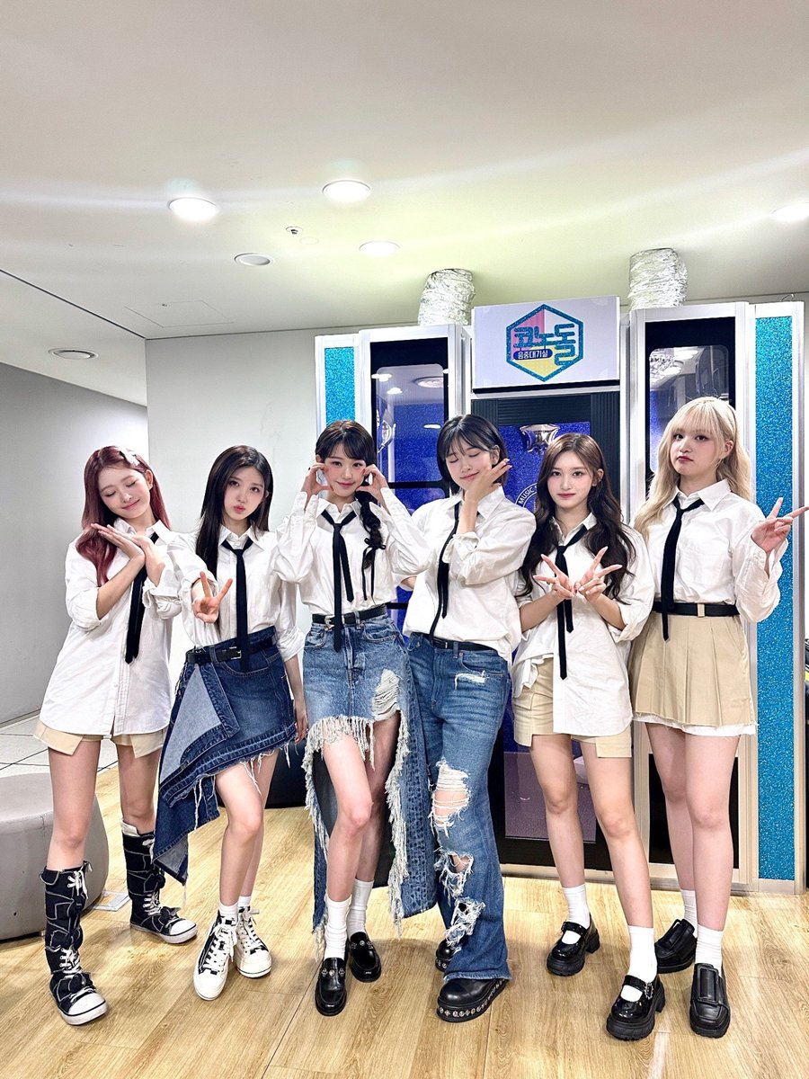 IVEstarship's tweet photo. 📸 
IVE SHOT!

DATE : 2023.10.14
NAME : #MBC #쇼음악중심

#IVE #아이브
#안유진 #가을 #레이 #장원영 #리즈 #이서
#1stEP #IVEMINE
#Eitherway #OfftheRecord #Baddie
#IVE_SHOT https://t.co/YX98ScQjsv