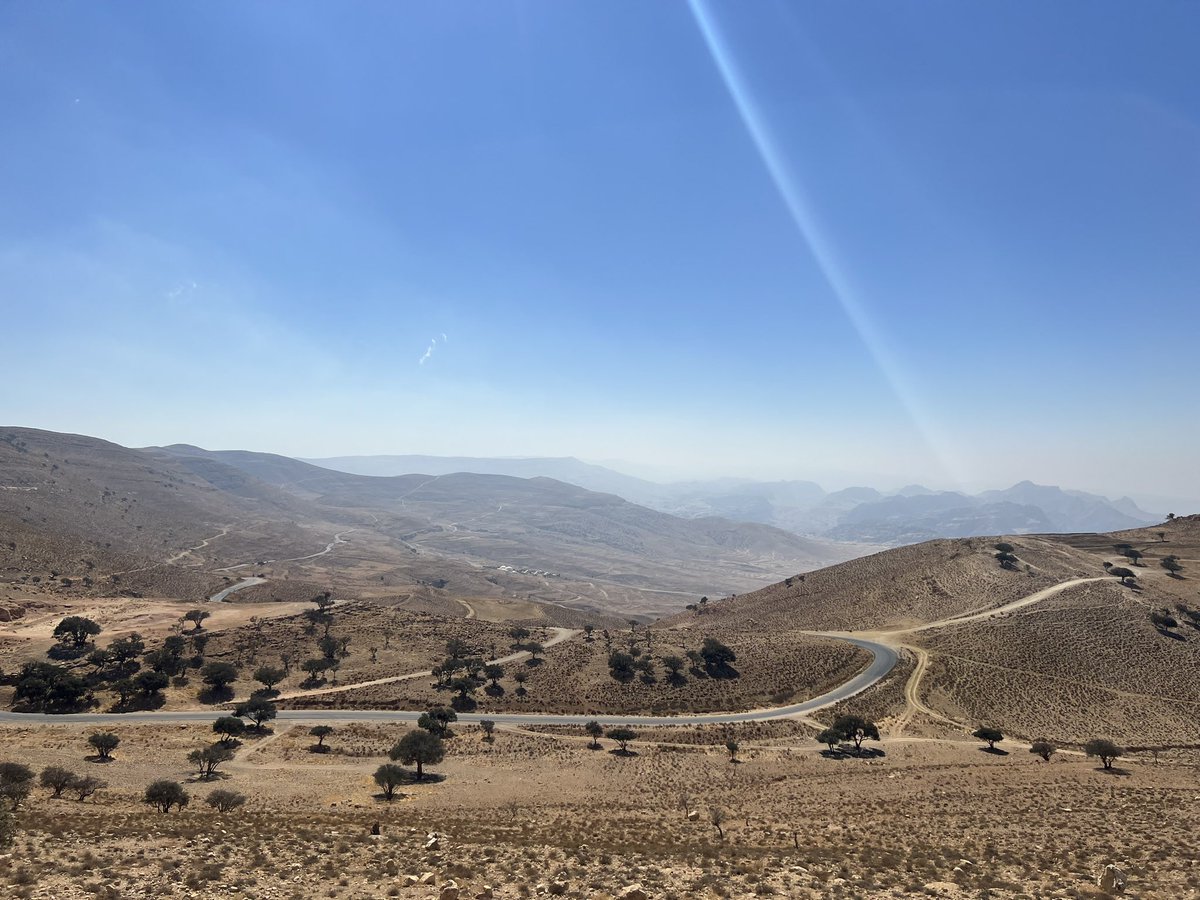emmasecole's tweet photo. The winding roads of Jordan from Dana to Petra #cyclingjordan 🚲 🇯🇴 https://t.co/kRlOqT8Rih