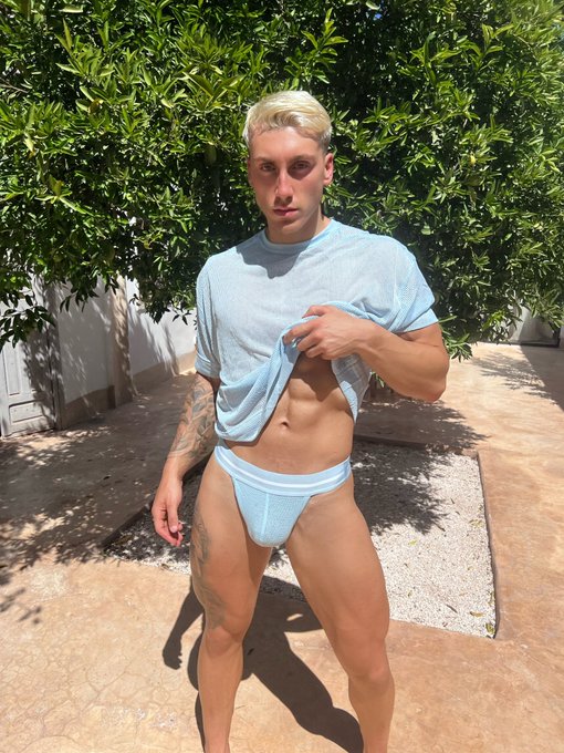 You want a hot body? You better hire me BITCH ✨  Did you know I now do online coaching? So whether you<a href="/tag/fitness"class="tags"><span>#fitness</span></a>