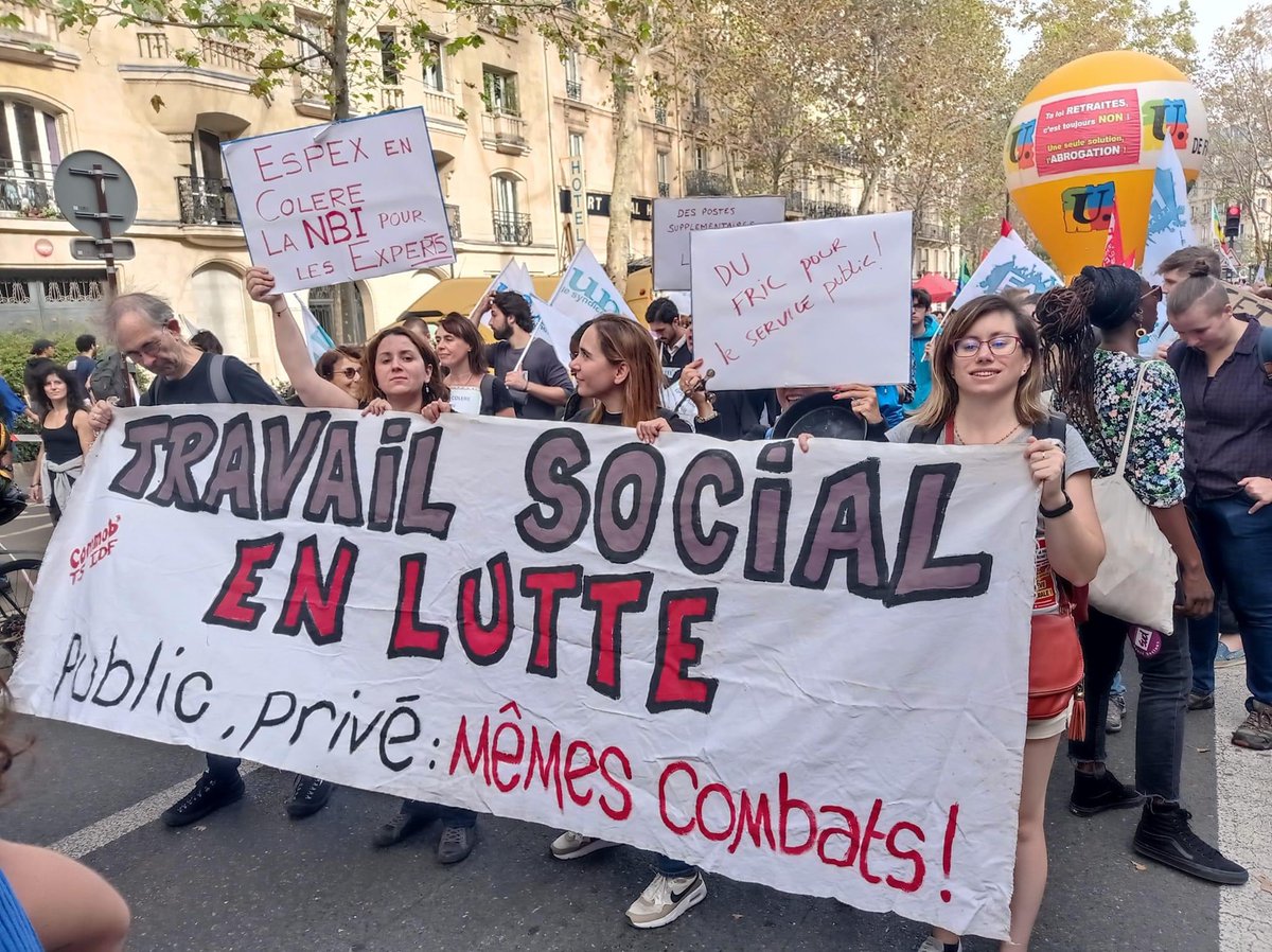 CommissionIdf's tweet photo. #greve13octobre 🔥🔥après le rassemblement devant la direction des solidarités ce midi🦾 #manif13octobre
📢📢cortège du travail social dans la #manif #interprofessionnelle🪧Avec l'équipe de prévention des expulsions de la ville de #Paris en #lutte ✊ https://t.co/umXnf41Lp7