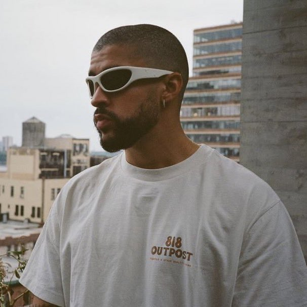 j4virw_'s tweet image. 🚨&quot;NADIE SABE LO QUE VA A PASAR MAÑANA&quot; de Bad Bunny consigue 145.9M de reproducciones en su primer dia y se coloca como el #4 album con mejor debut de la historia

Se queda cerca de superar el debut de UVST siendo un proyecto completo de trap💿

Simplemente el GOAT🐐