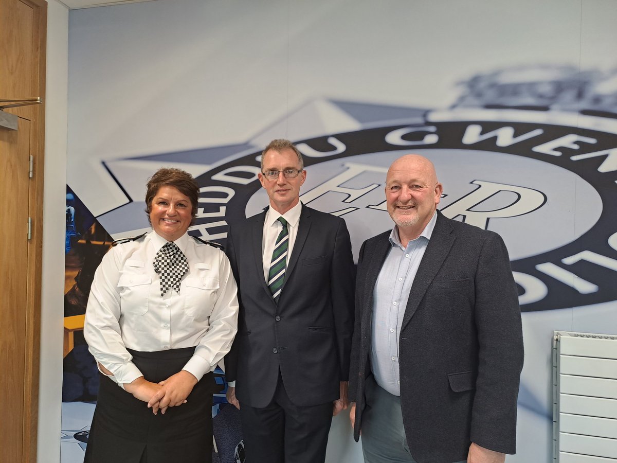 Good to spend time discussing community issues with the Secretary of State for Wales David Davies MP and Peter Fox MS. Grateful for their support and appreciation of some of the recent work that officers have been involved in.Thanks for visiting.