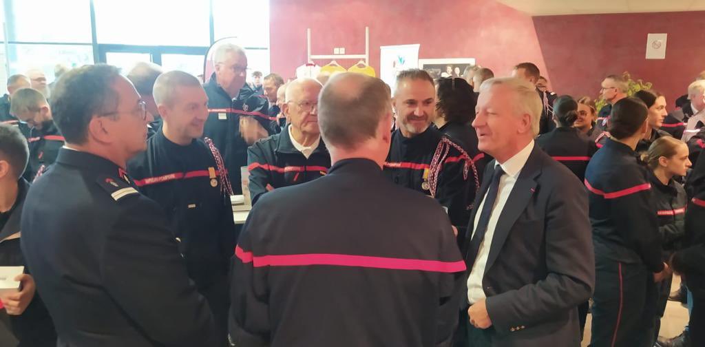olivierrichefou's tweet photo. 🚒 Ouverture ce matin, à Ernée, du Congrès annuel de l’Union départementale des Sapeurs Pompiers de la Mayenne. L’occasion de saluer et de rendre hommage à nos soldats du feu, professionnels et volontaires, engagés pour notre sécurité
@udsp53 @sdis53 @PompiersFR @SecCivileFrance https://t.co/9MDnsthsZx