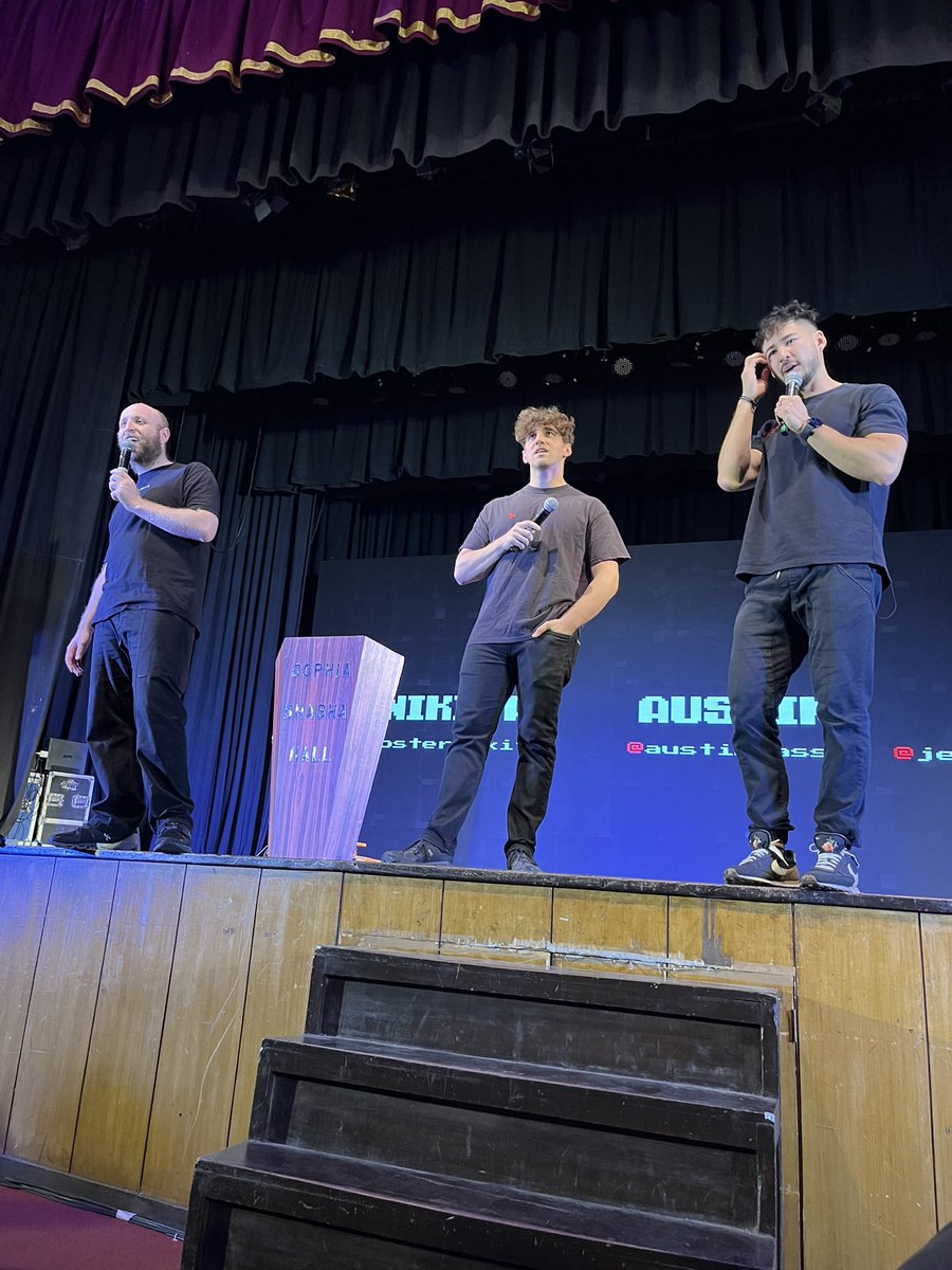 ritvik_sardana's tweet image. Sooooo
This happened yesterday 
Amazing show by @techroastshow 

#techroast 
#mumbai