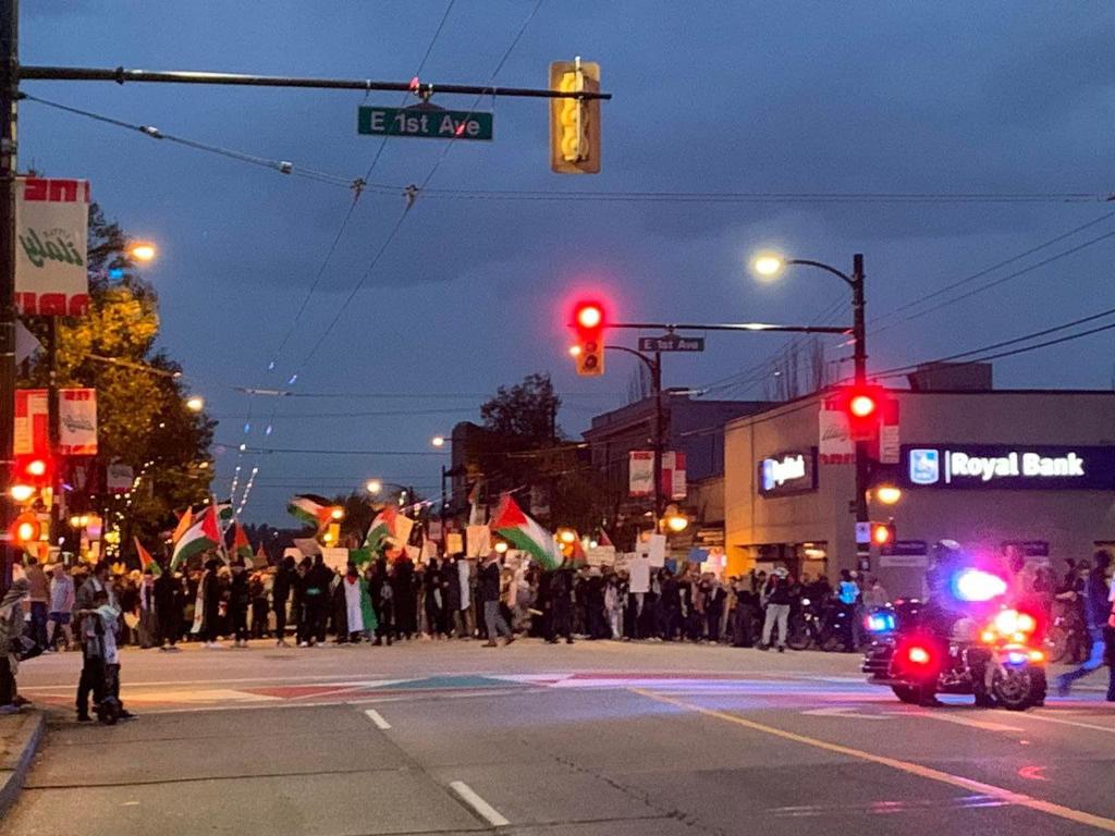 Hundreds of activists rally in Vancouver, #Canada, in support of the #Palestinian people and in protest of the #Israeli aggression on #Gaza. #Gazagenocide #IsraeliWarCrimes