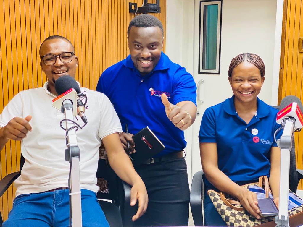 AAPH_Africa's tweet photo. #KujiuaKunazuilika

@wizara_afyatz @AAPH_Africa na @AfyaToon tukiwa @earadiofm

#EastAfricaRadio #WeekendBreakfast
....
#Mental_Health #Adolescent_Health
#AAPH_Africa #ForBetterPublicHealth #ARISE_Network @beinginitiative https://t.co/VM9yf7MZZr