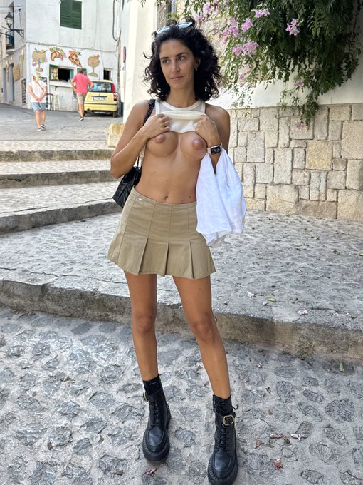 Hola Ibiza 😇 https://t.co/o3U1vRNRuJ