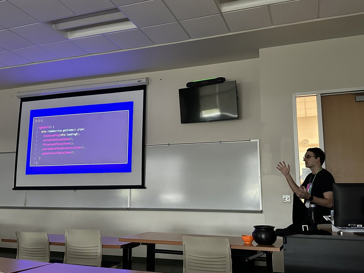 loiane's tweet photo. Custom RxJS operators with @ChrisJPerko at #devfestFlorida https://t.co/4LXkw19lhe